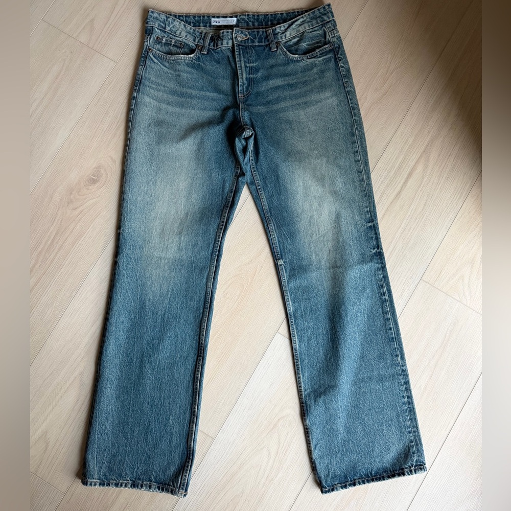 Zara Women’s Faded Blue Straight Jeans